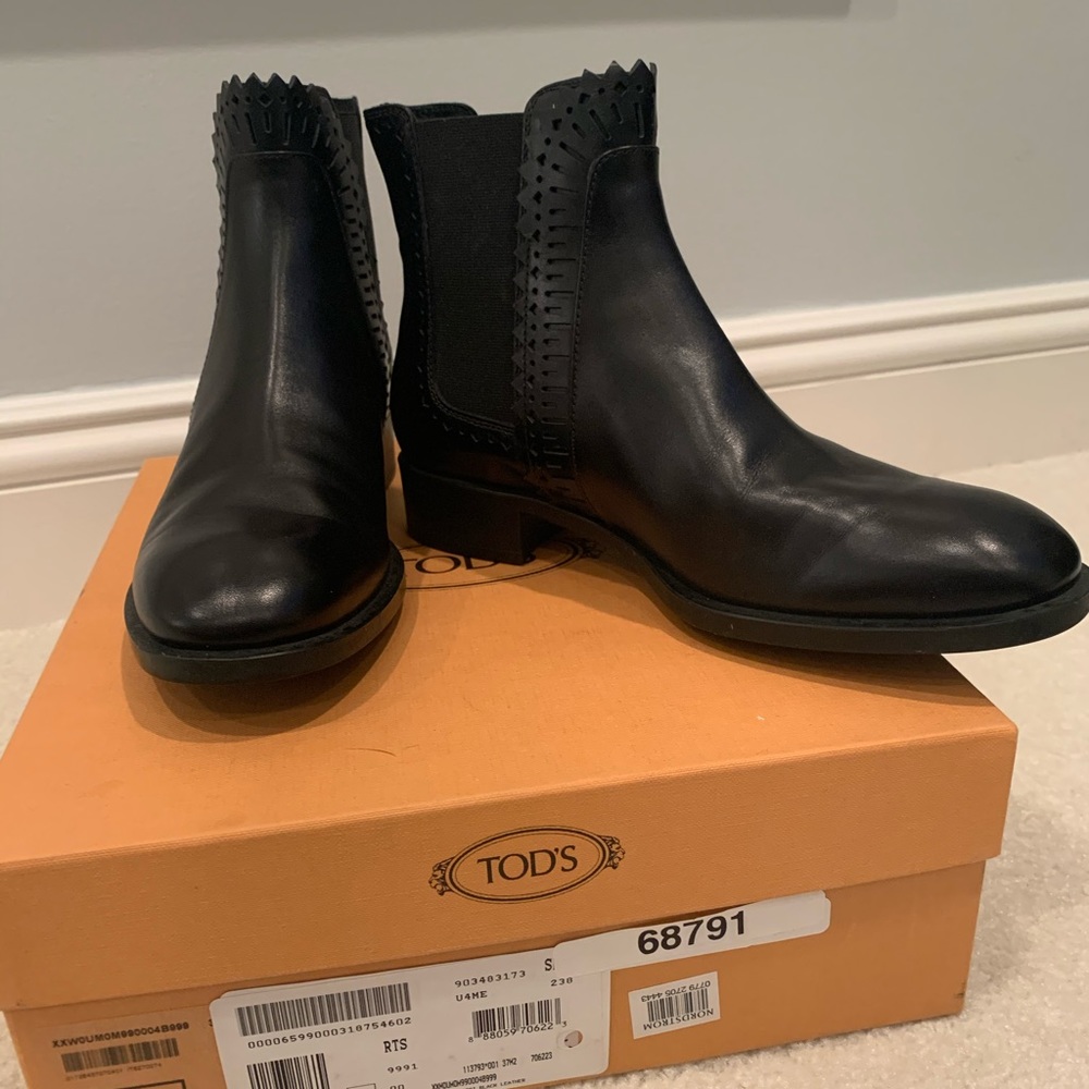 Tod’s black boots